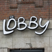 Фасадная вывеска для бара Lobby: увеличить изображение (175,7 КБ)
